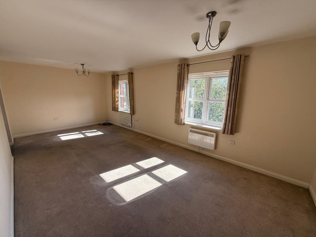 Lot: 136 - VACANT TWO-BEDROOM COACH HOUSE APARTMENT WITH GARAGE - Living room with two windows to the front